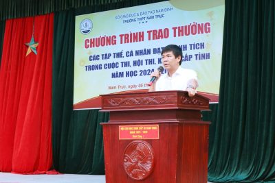 Trường THPT Nam Trực tổ chức Chương trình trao thưởng cho giáo viên và học sinh đạt thành tích trong các cuộc thi, hội thi cấp tỉnh năm học 2024-2025