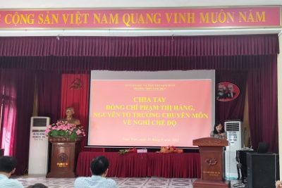 Gặp mặt chia tay cô giáo Phạm Thị Hằng -Tổ trưởng tổ Tổng hợp về nghỉ hưu theo chế độ